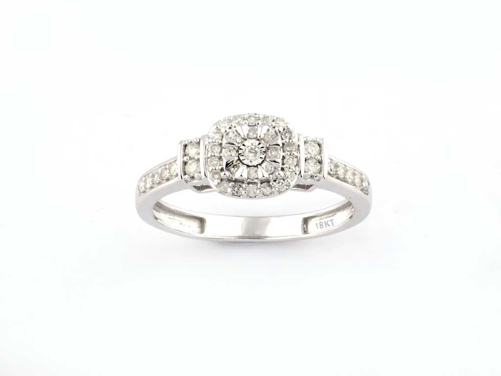18 KT White gold Ring With Natural Diamonds