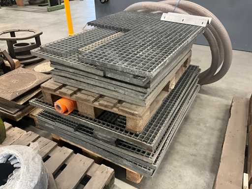 Pavimento a listelli in acciaio (16x)