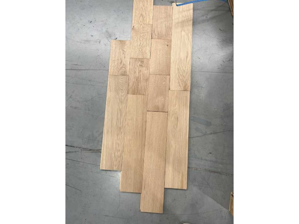 48,4 m2 Parquet massif en chêne avec peu de noeuds