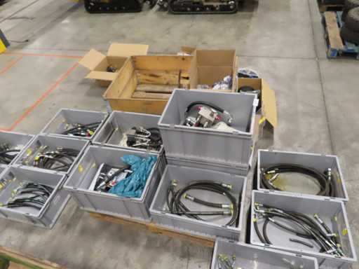 Charge von Hydraulikschläuchen und Zubehör