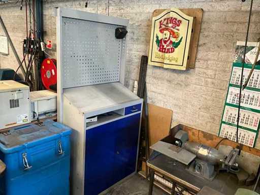 Workshop cabinet