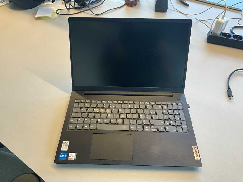 Ordinateur portable LENOVO V15 G2 ITL