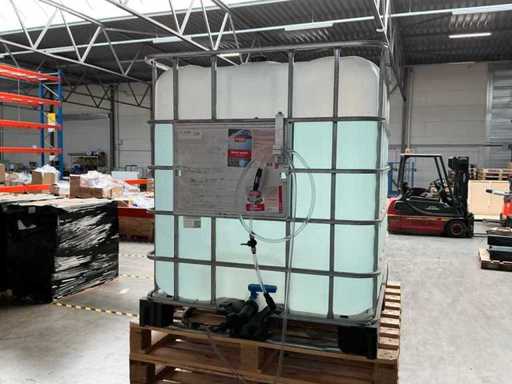 Huchem IBC-Behälter mit entmineralisiertem Wasser