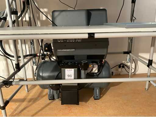 2021 Atlas Copco LFX0.7-10TM Zuigercompressor