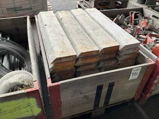 Beaucoup de rampes en bois