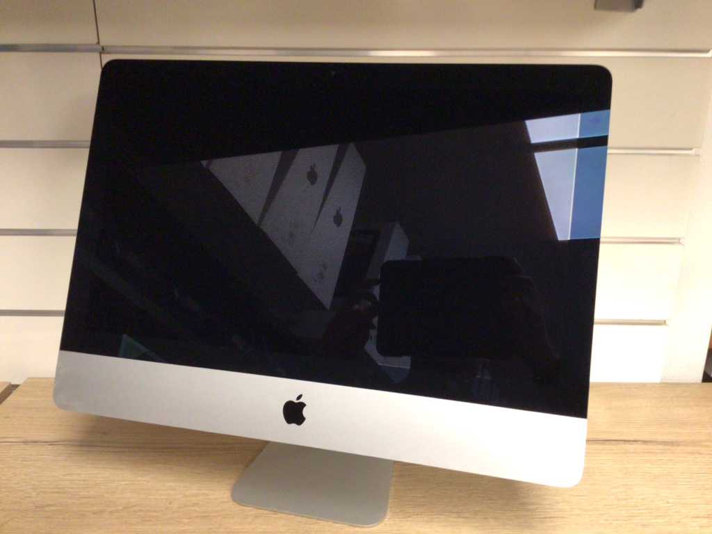 Apple iMac 21.5 (2014) 500GB SSD Desktop