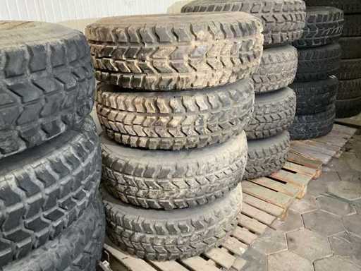 Trupa de Anul Bun (4x)