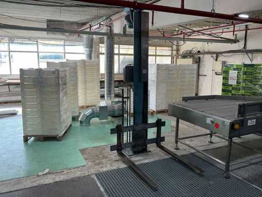 Pallet lift arm