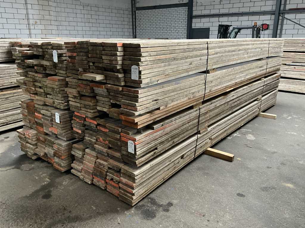 Planches de bois d’échafaudage (400x)
