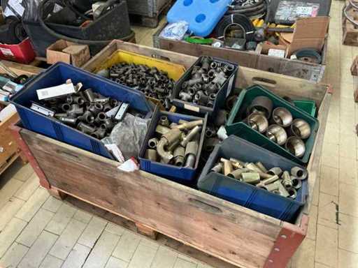 Stock d’accessoires, de pièces détachées et de stocks d’entrepôt