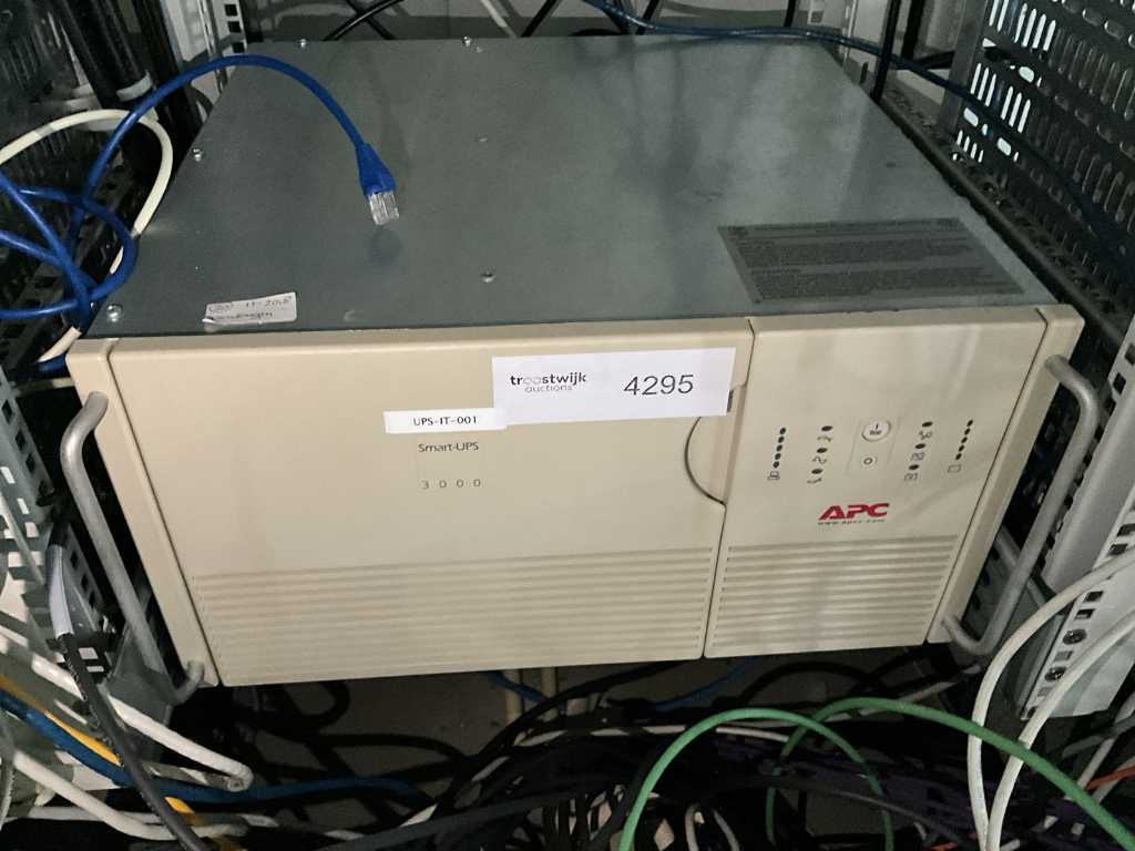 APC Smart ups 3000 19" UPS System