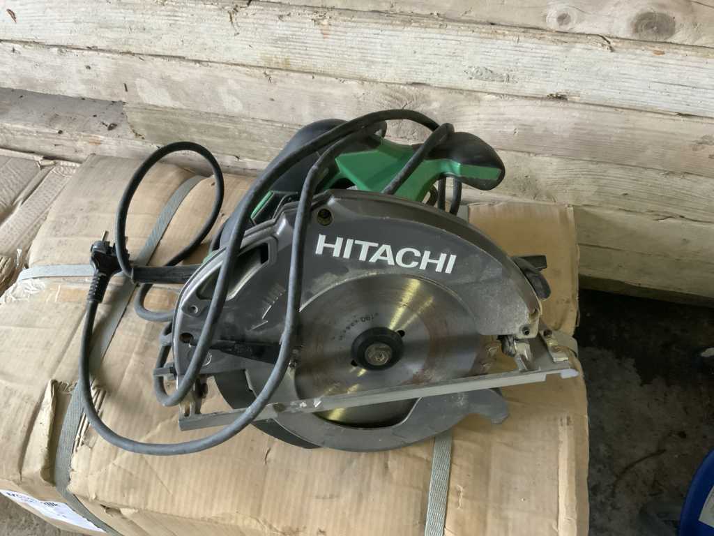 Ferăstrău cu braț radial Hitachi C 7U3