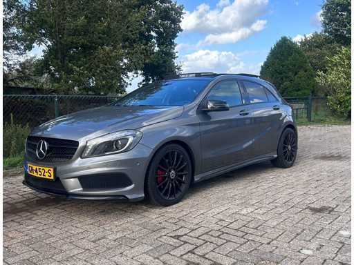 Mercedes-Benz - 2015 - Classe A - 180 Ambition - GH-452-S