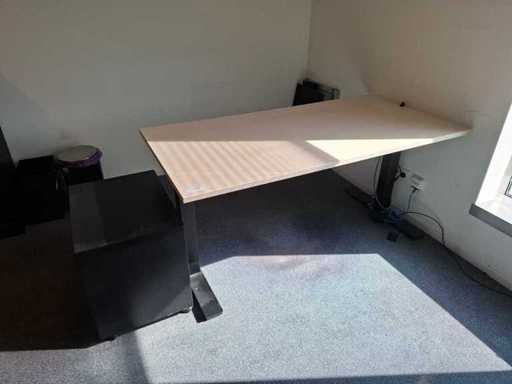 Sitz-Stand-Schreibtisch elektrisch