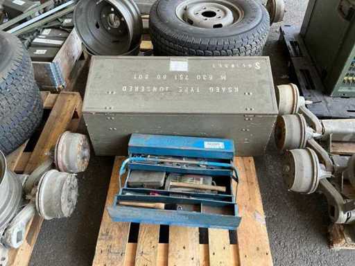 Toolboxes with contents (2x)