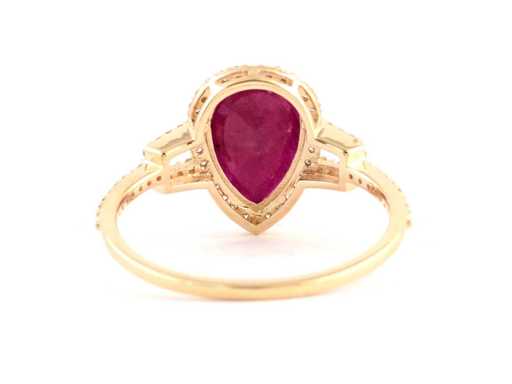 Anello in oro giallo 14 carati con 2.07 ct Diamante rubino.