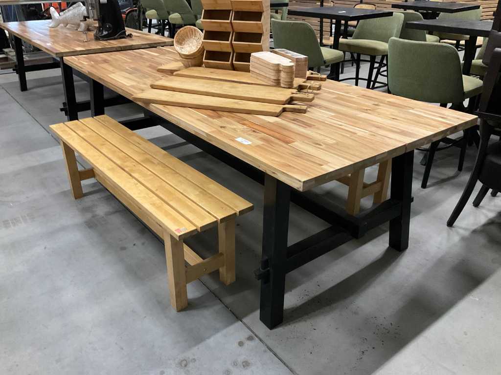 Table with 2 benches