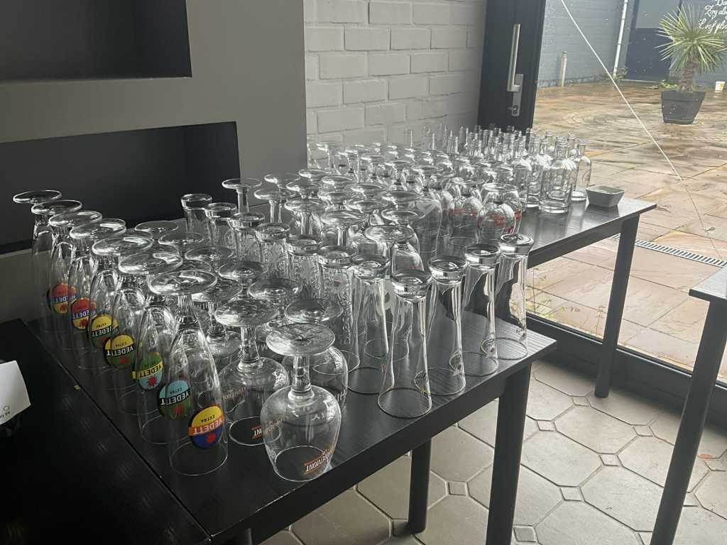 Party of various beer glasses, gin glasses and tasting glasses
