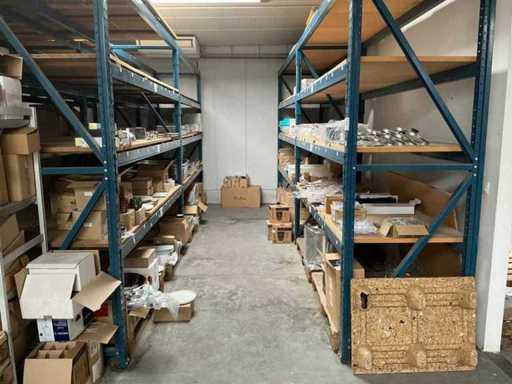 Série de divers accessoires de cuisine et de vaisselle