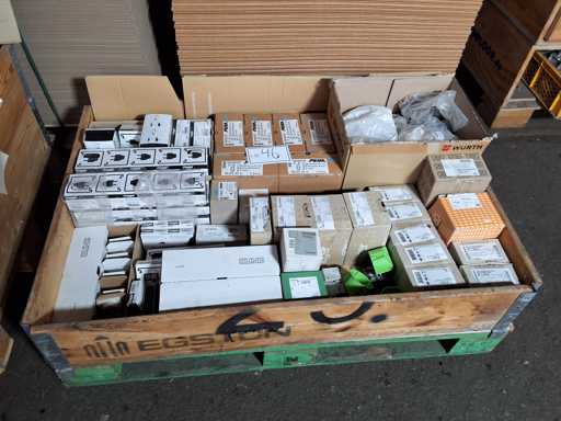   Palette mit Elektroinstallationsmaterial Hager + Jung + OBO