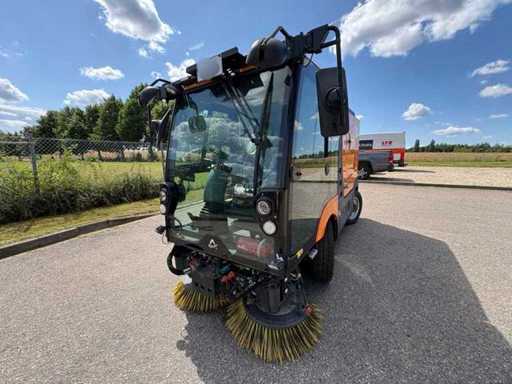 2023 Mathieu Azura Flex MC210 Kompaktkehrmaschine, Bj. 2023, 4.401 km, 684 Bh, TÜV neu bei Erwerb