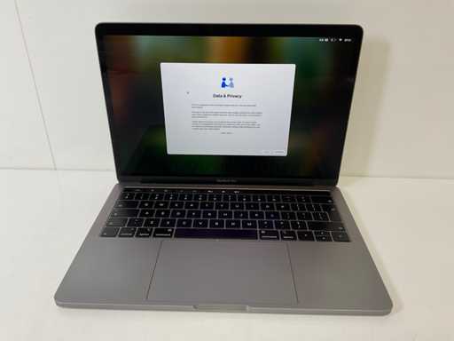 Apple MacBook Pro 13", Core(TM) i5 8ª generazione, 16 GB di RAM, 256 GB NVMe Laptop