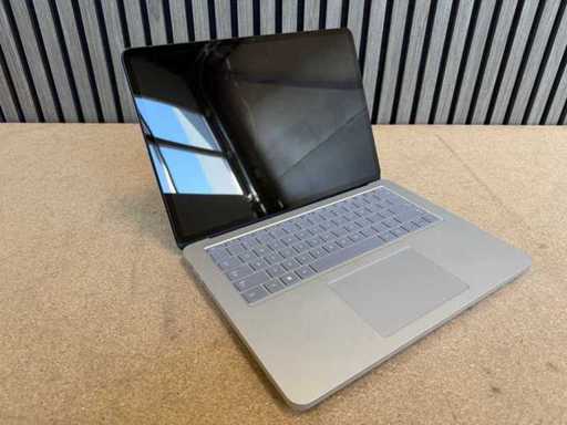 Microsoft Surface Laptop studio 2