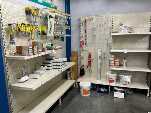 Charge von Werkzeugen und Befestigungselementen