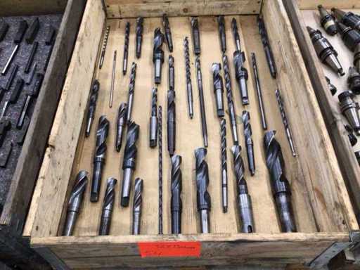 O mulțime de bormașini cu spirală diverse (36x)