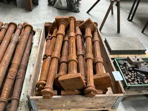 Decorative cast iron posts (14x)