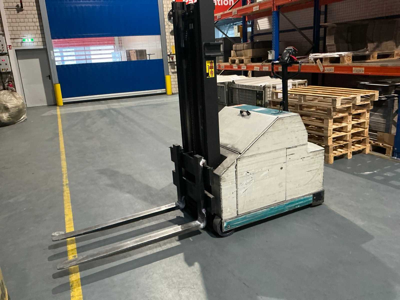 BAKA – EGGT 79-1004 – Electric stacker – 2000