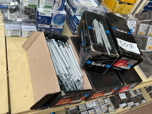 5 dozen slag pluggen en houtschroeven