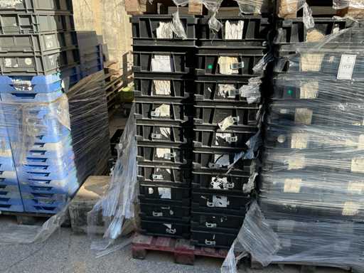 Charge von Plastikboxen