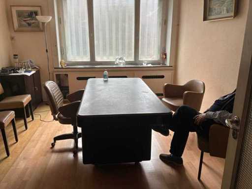 ACIOR lot d’un Bureau composé de 5 armoires,5 chaises, 1 lampadaire et 1 bureau