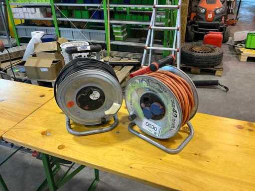 Trommel und Verlängerungskabel (2x)