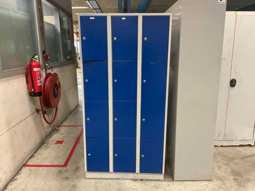 Schließfachschrank mit 12 Fächern