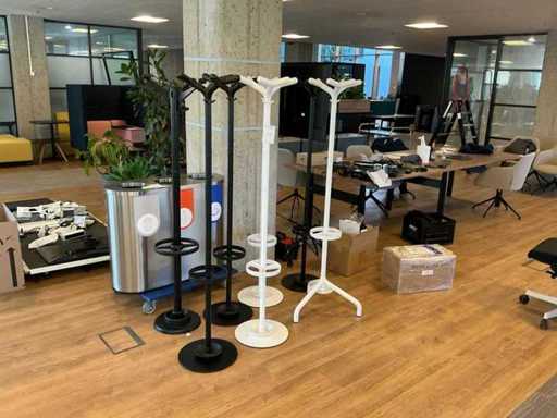 Auffälliger Garderobenhalter (7x)