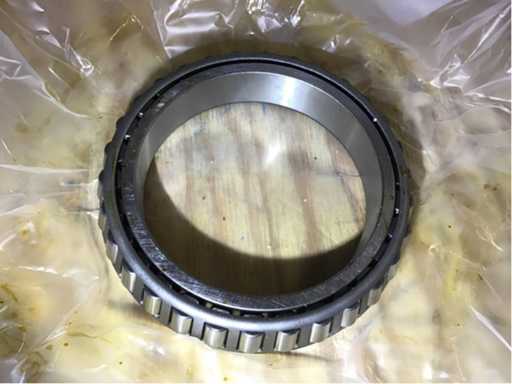 Molti cuscinetti a rulli conici e accessori