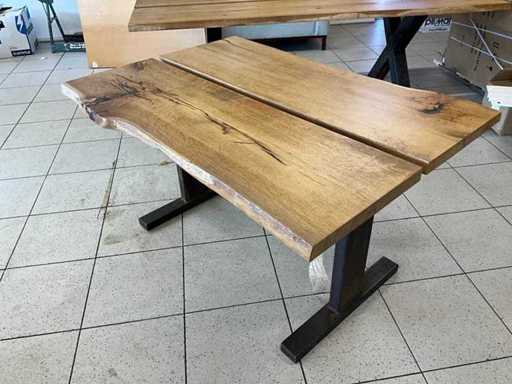 Table à manger en tronc d’arbre