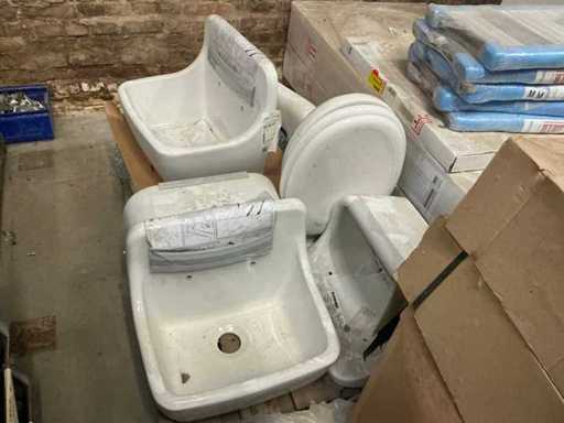 Batch of various sanitary supplies