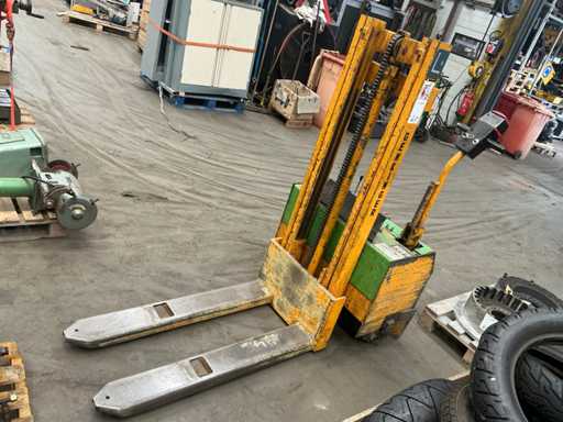 1979 Genkinger EGV 10/25S Stapelaar