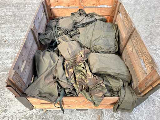 Petrecerea îmbr?c?mintei de ploaie militare