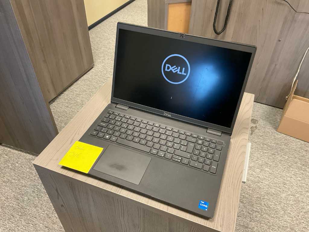 Laptopul Dell Latitude 3520
