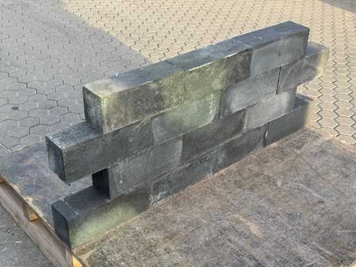 Concrete wall blocks (approx. 320 pieces)
