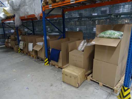 Gruppo di cuscini e coperture da giardino