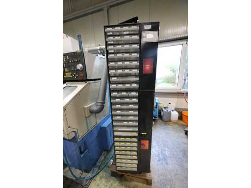   Drehbares Regal mit Inhalt