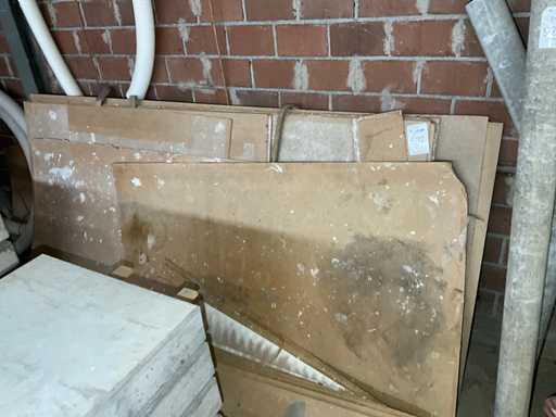 Veel spaanplaatpanelen