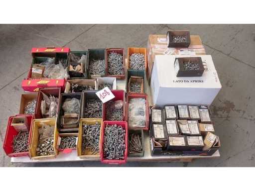 Voorraad kleine metalen onderdelen