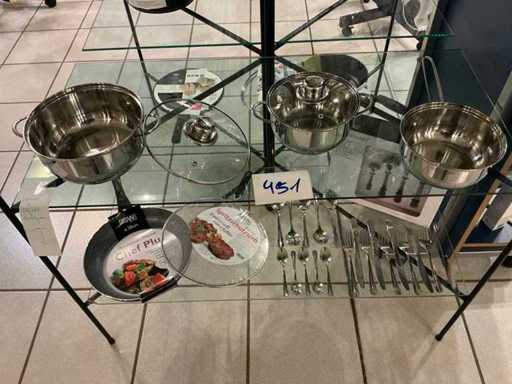 Vari utensili da cucina