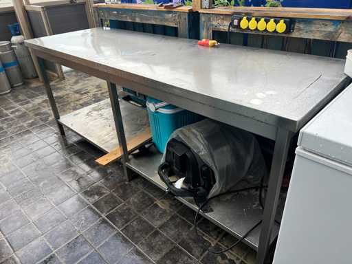 Table de travail en acier inoxydable